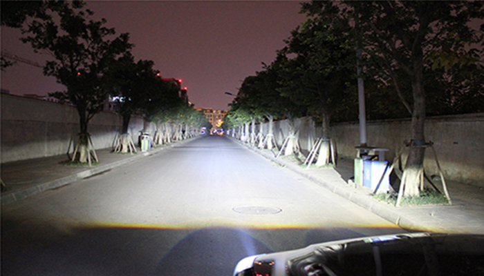成都天一車燈改裝米石LED雙光透鏡遠(yuǎn)光實拍